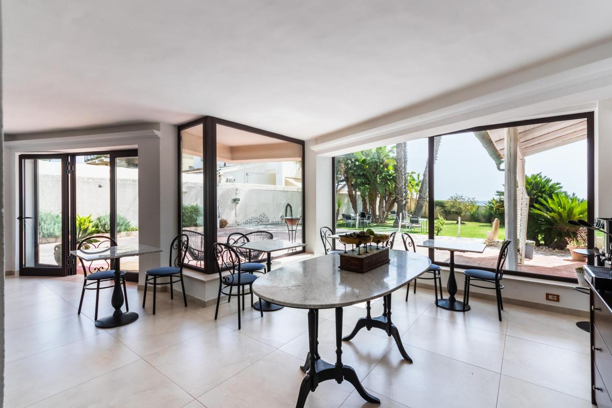B&B La Terrazza Sul Mare 阿沃拉 外观 照片