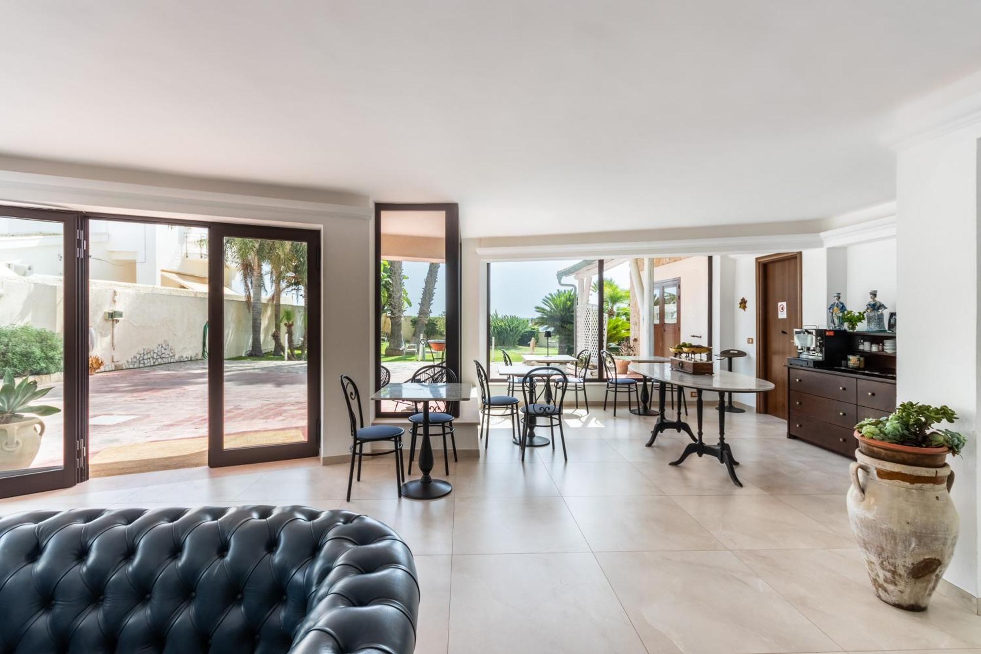 B&B La Terrazza Sul Mare 阿沃拉 外观 照片