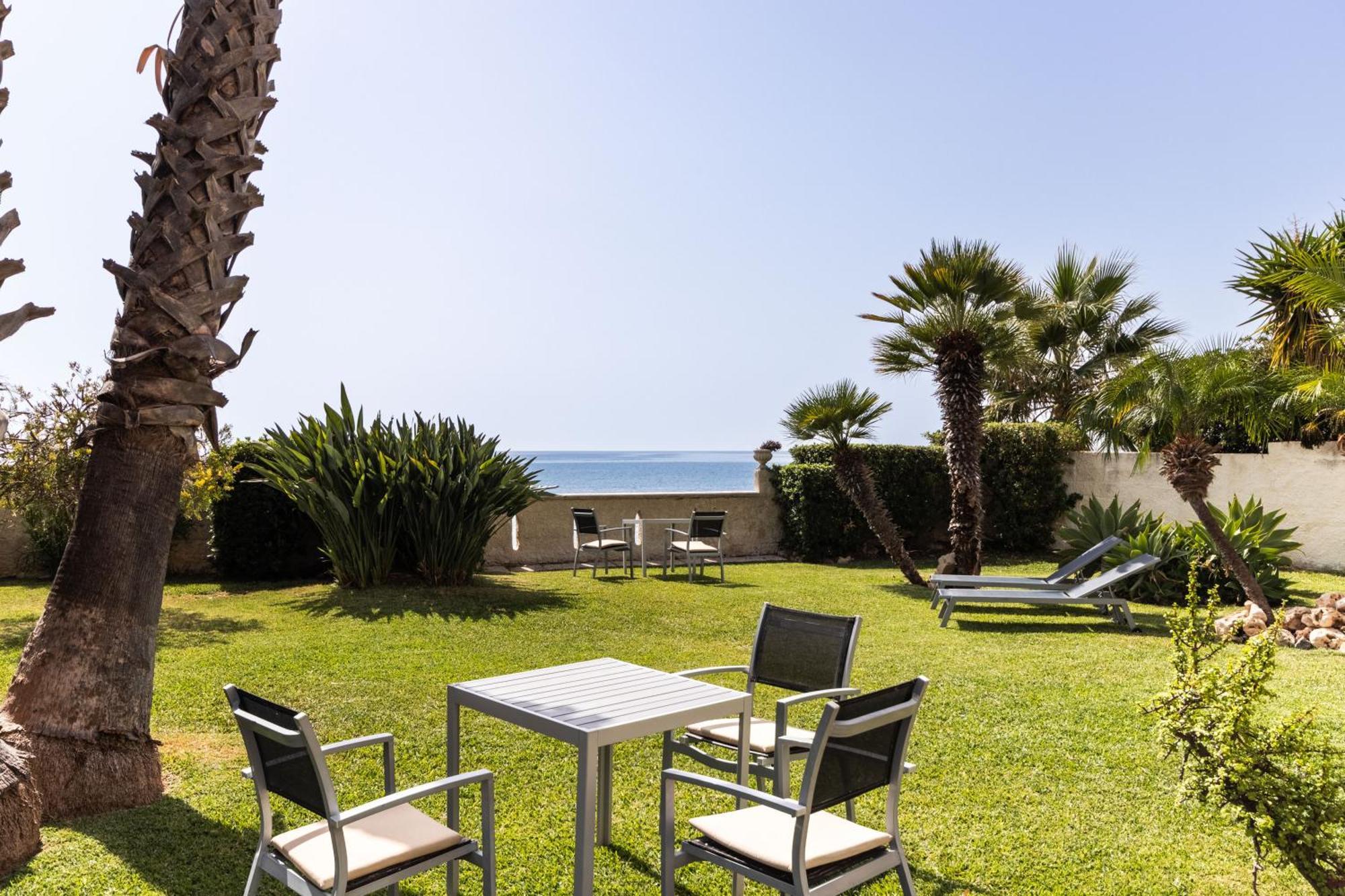 B&B La Terrazza Sul Mare 阿沃拉 外观 照片